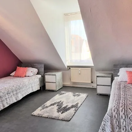 Bayreuth, Grosse Im Haus Mit Kunst, 3 Schlafzimmer, Kueche, Parkplatz *