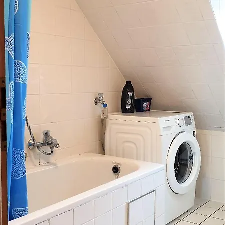 Apartment Bayreuth, Grosse Im Haus Mit Kunst, 3 Schlafzimmer, Kueche, Parkplatz