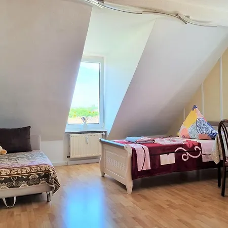 Bayreuth, Grosse Im Haus Mit Kunst, 3 Schlafzimmer, Kueche, Parkplatz
