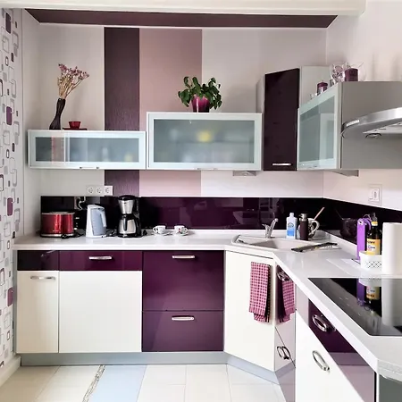Bayreuth, Grosse Im Haus Mit Kunst, 3 Schlafzimmer, Kueche, Parkplatz Apartment