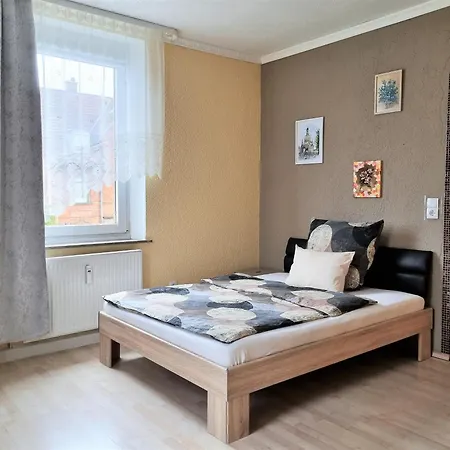 Bayreuth, Grosse Im Haus Mit Kunst, 3 Schlafzimmer, Kueche, Parkplatz