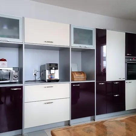 Bayreuth, Grosse Im Haus Mit Kunst, 3 Schlafzimmer, Kueche, Parkplatz Apartment *