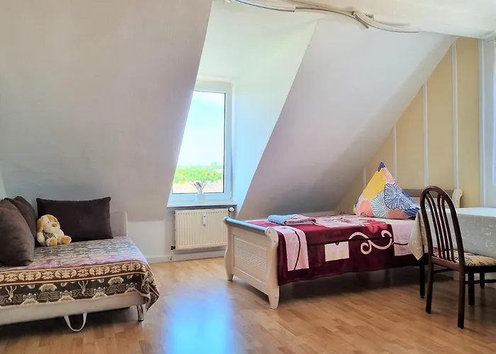 Bayreuth, Grosse Im Haus Mit Kunst, 3 Schlafzimmer, Kueche, Parkplatz