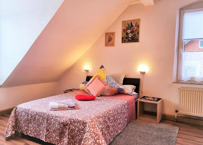 Bayreuth, Grosse Im Haus Mit Kunst, 3 Schlafzimmer, Kueche, Parkplatz