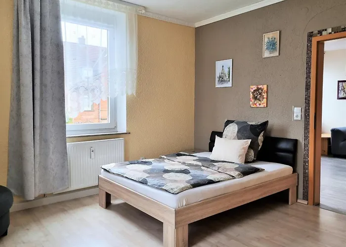 Bayreuth, Grosse Im Haus Mit Kunst, 3 Schlafzimmer, Kueche, Parkplatz