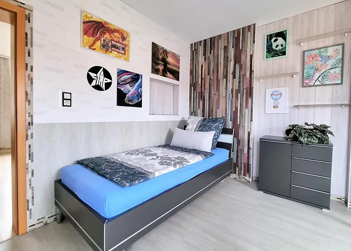 Bayreuth, Grosse Im Haus Mit Kunst, 3 Schlafzimmer, Kueche, Parkplatz Apartmán *